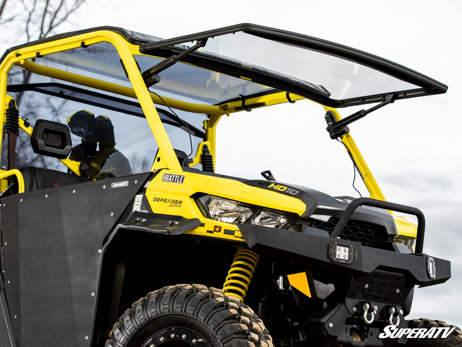 can-am-defender-power-flip-windshield_06__70605.jpg