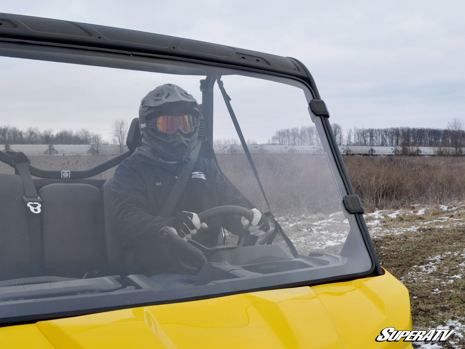 can-am-defender-scratch-resistant-full-windshield-03__80031.jpg