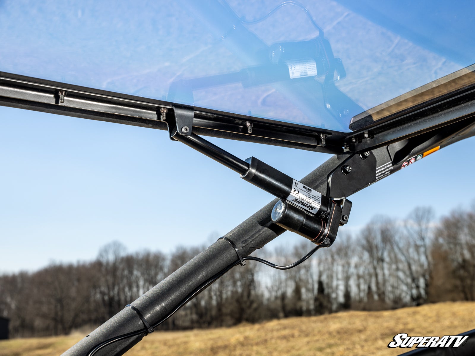 can-am-mav-r-poly-power-flip-windshield_07__14793.jpg