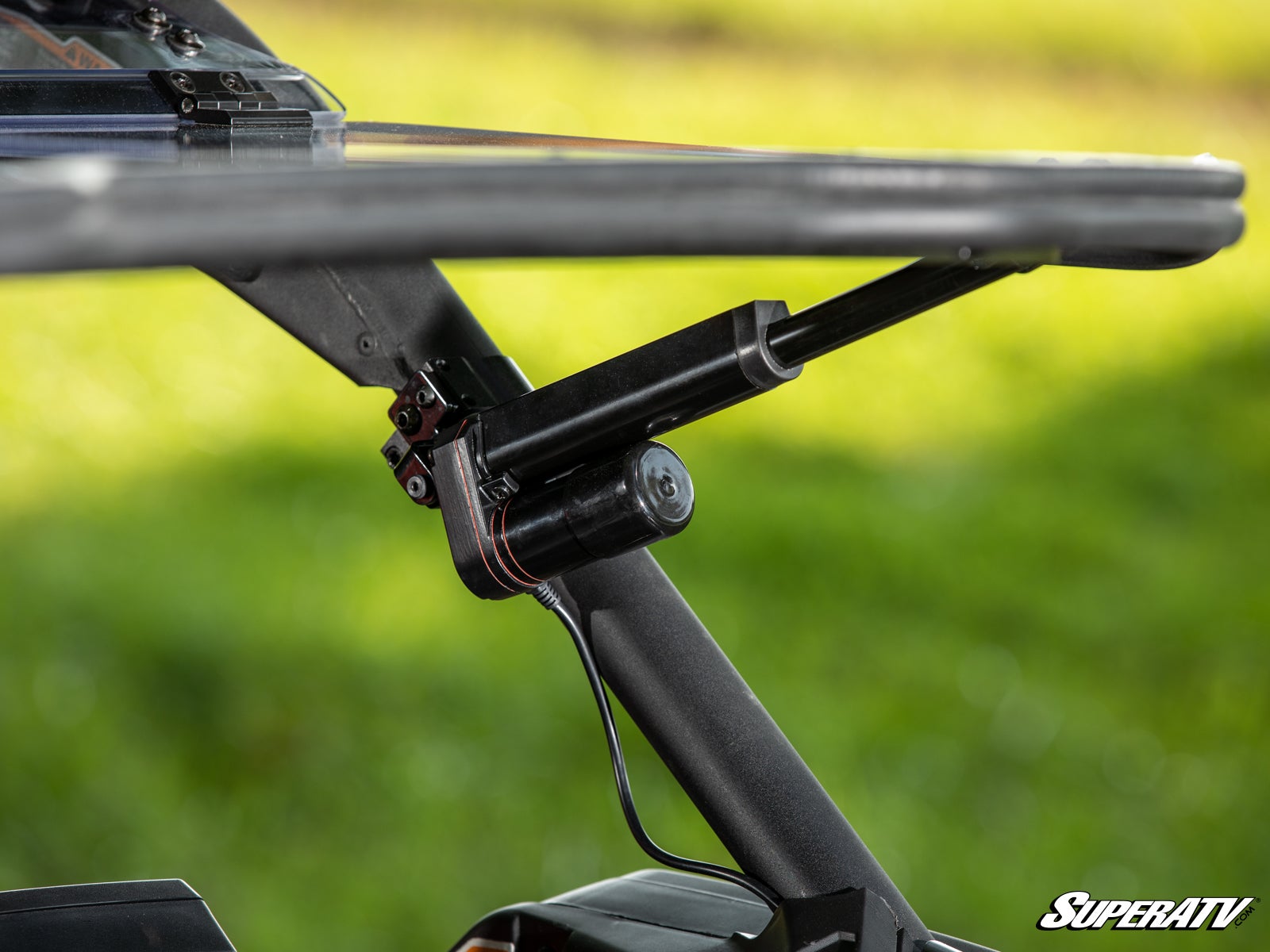 can-am-maverick_x3-power-flip_windshield_06__68003.jpg