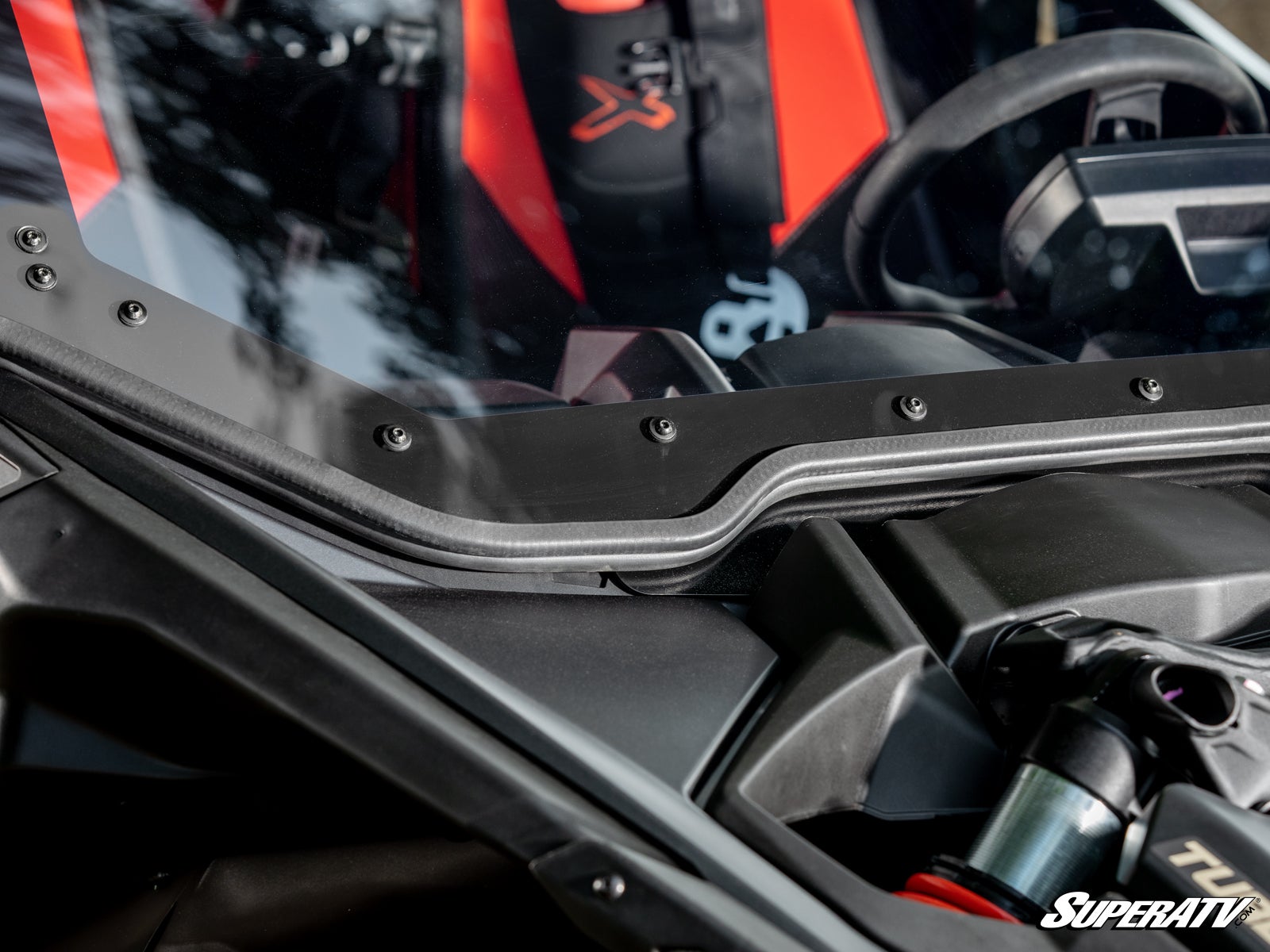 can-am-maverick_x3-power-flip_windshield_08__21870.jpg