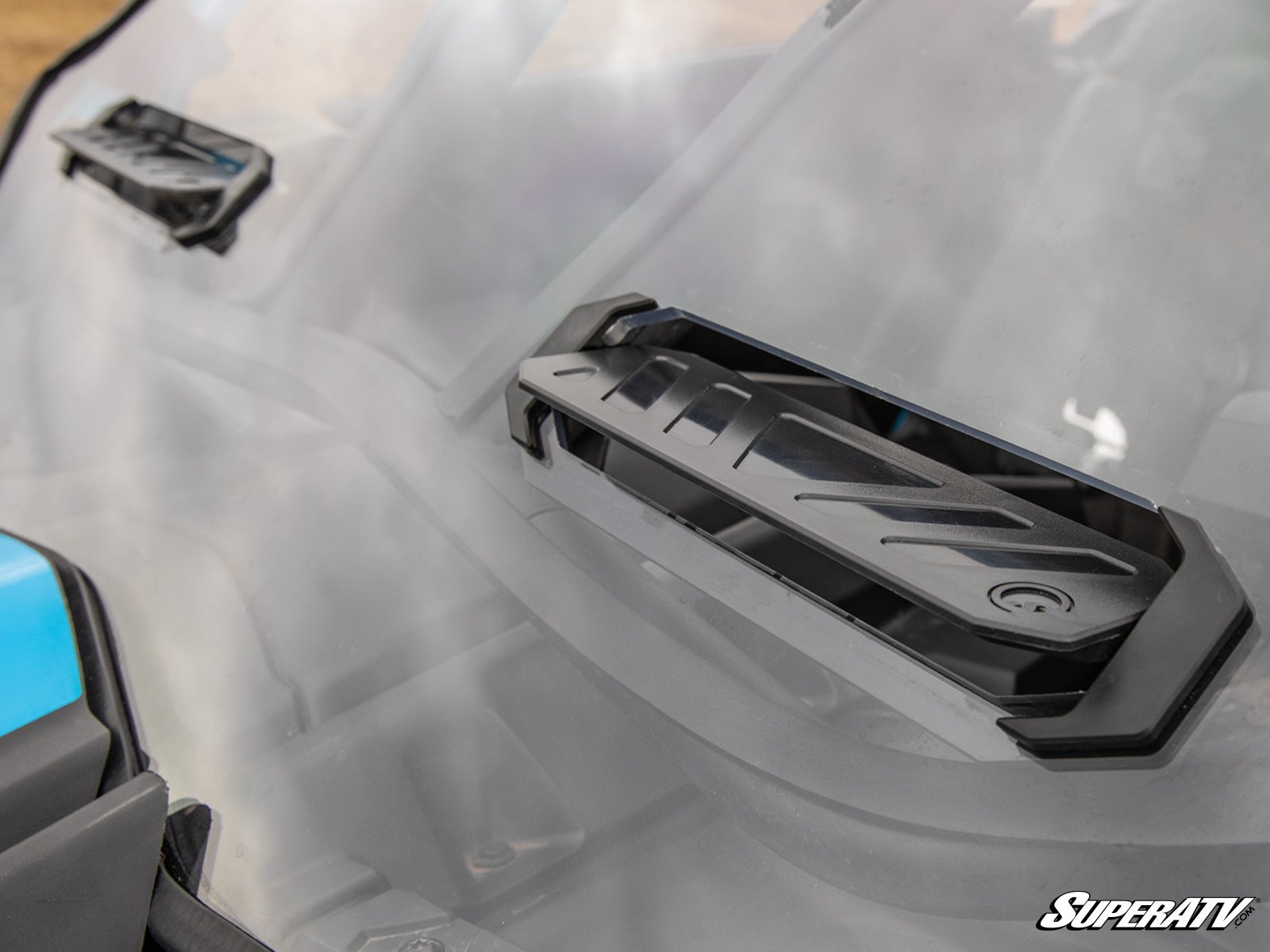 can-am_x3_xrc_vented_front_windshield_5__46917.jpg