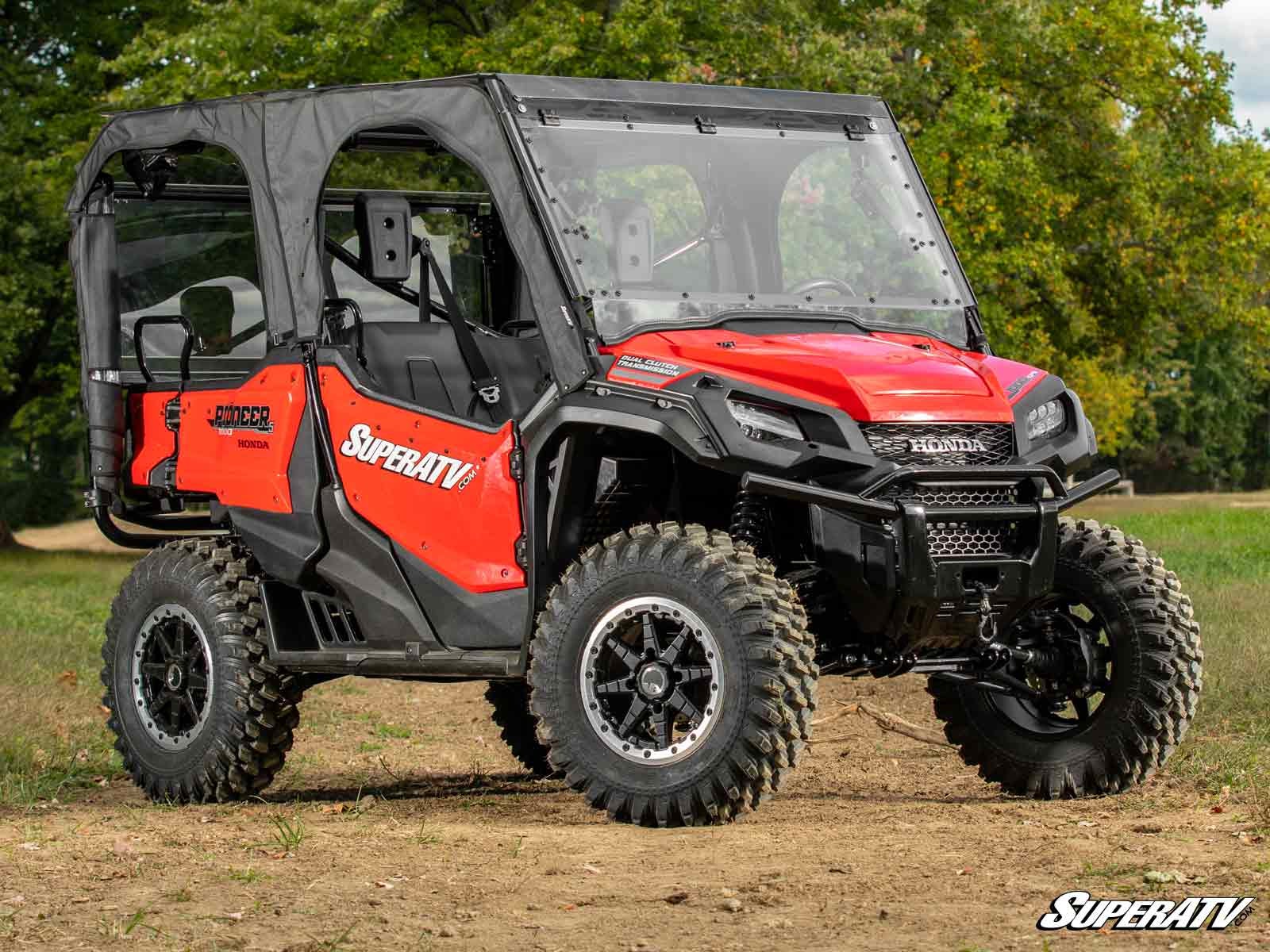 honda-pioneer-1000-power-flip-windshield_03__21794.jpg