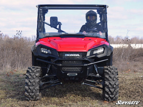 honda-pioneer-1000-scratch-resistant-full-windshield-02_1__50444.jpg
