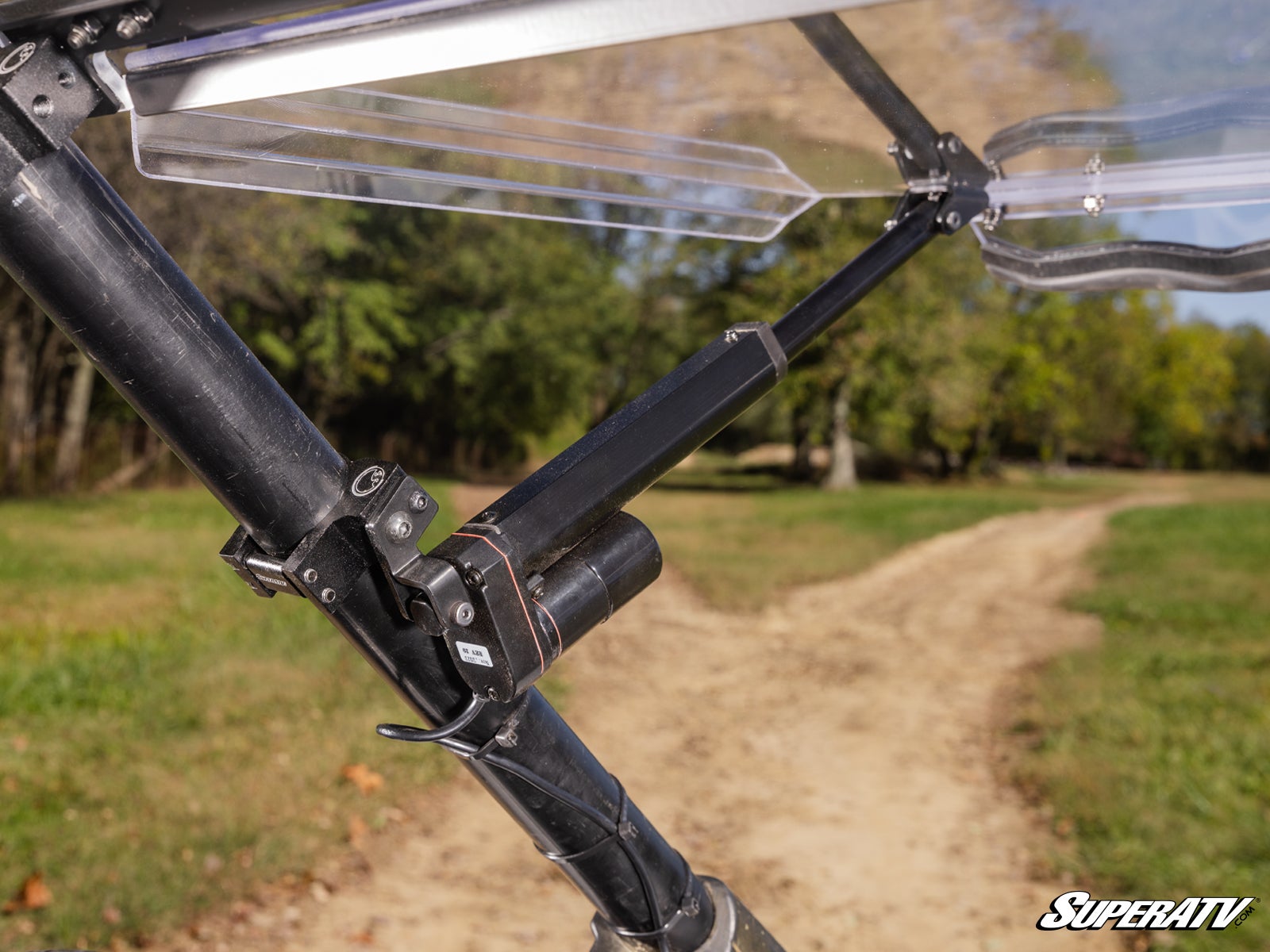 polaris-pro-xp-power-flip-windshield-clear_07a__36367.jpg